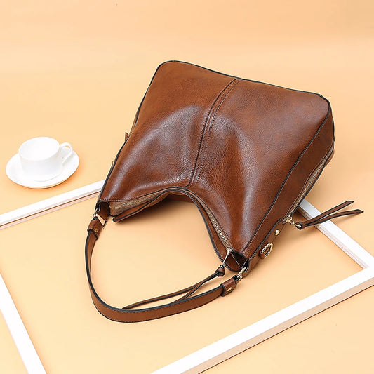 The Casual Crossbody Bags – Vintage Soft Leather, Versatile Daily Allure - Tessbury - situation