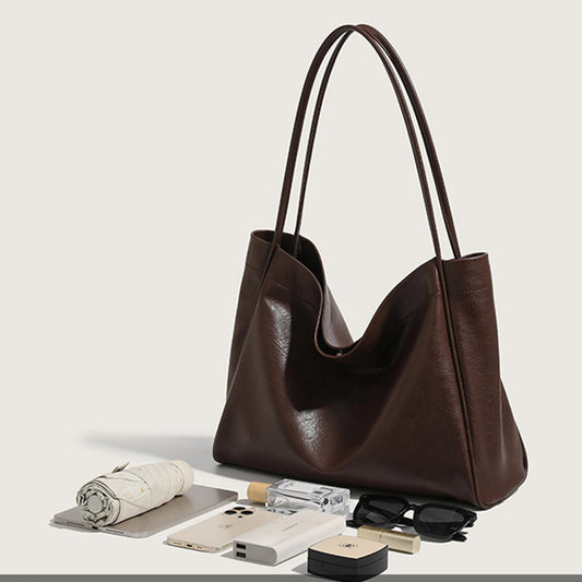 The Retro Tote - Casual Y2K Everyday Tote Bag in Soft Leather - Tessbury - situation