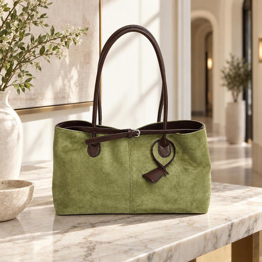 The Retro Tote Bag - Effortless Leather Elegance for Everyday Wear - Tessbury - Mise en situation