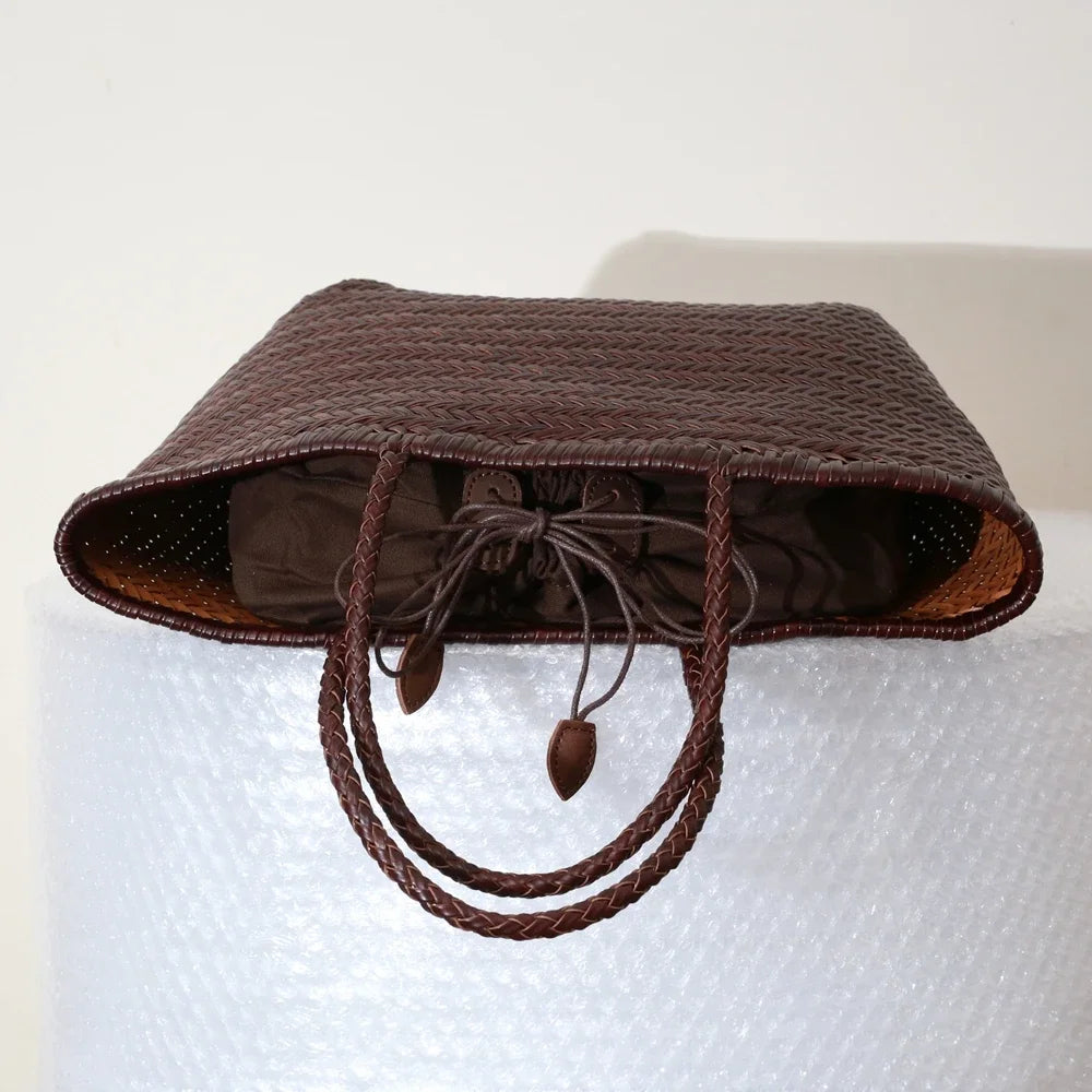 Vintage Woven Tote Bags for Women in Genuine Split Cowhide Leather - Tessbury - situation