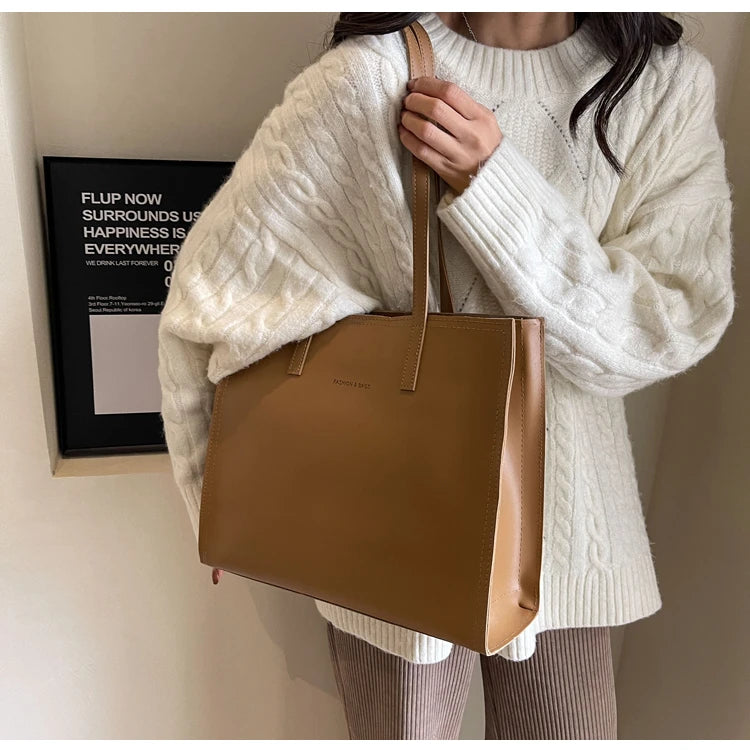 The Classic Tote Bag - Effortless Everyday Elegance in Structured leather - Tessbury - situation