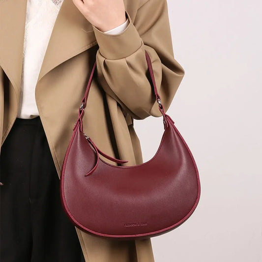 Half Moon Shoulder Bag, Vintage Leather Crescent Shoulder Bags - Tessbury - situation