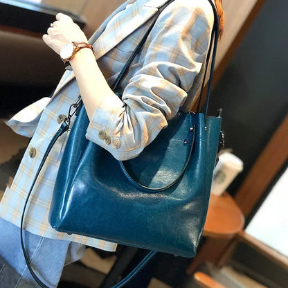 The Oakfield Tote Bag - Genuine Cowhide Leather for Everyday Elegance - Tessbury - photo