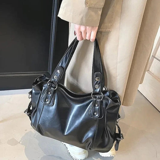 The Heritage Tote Bags - Retro Soft Leather Carryall for Everyday Elegance - Tessbury - situation