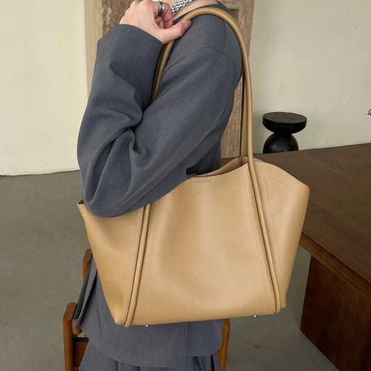 The Wing Tote Bag - Sculpted Split Leather Tote Bags for Modern Women - Tessbury - situation