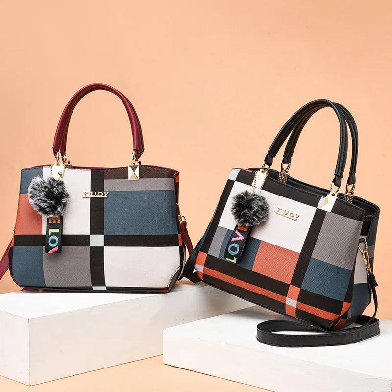 Plaid Tote Bag with Fur Charm, Women's Everyday Leather Tote - Tessbury - couleurs