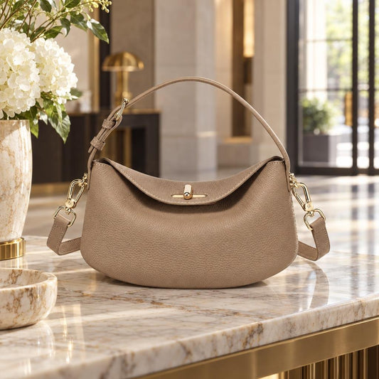 The Retro Edit Crossbody Bags - Genuine Cow Leather Everyday Companion - Tessbury - Mise en situation