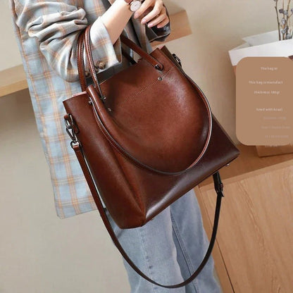 The Oakfield Tote Bag - Genuine Cowhide Leather for Everyday Elegance - Tessbury - situation